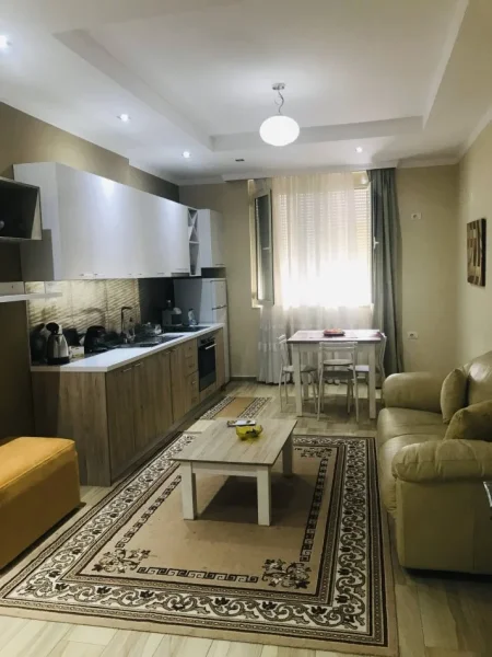 Elbasan, jepet me qera nga Pronari, pa-komision apartament 2+1+Ballkon Kati 8, 80 m² 360 €