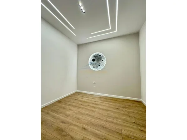 Tirane, shitet apartament 2+1+Ballkon Kati 1, 76 m² 130.000 € 