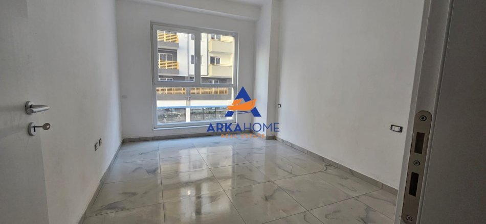 Tirane, jepet me qera zyre Kati 1, 66 m² 623 € 