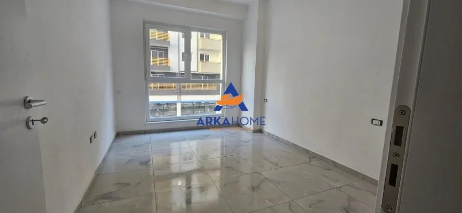 Tirane, jepet me qera zyre Kati 1, 66 m² 623 € 