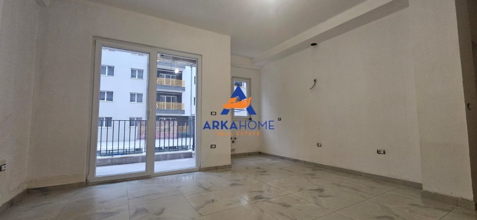 Tirane, jepet me qera zyre Kati 1, 66 m² 623 € 