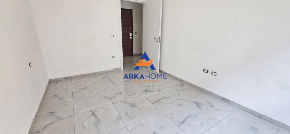 Tirane, jepet me qera zyre Kati 1, 66 m² 623 € 