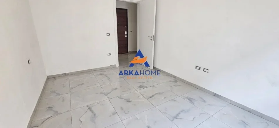 Tirane, jepet me qera zyre Kati 1, 66 m² 623 € 
