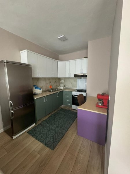 Tirane, jepet me qera apartament 2+1+Ballkon Kati 4, 100 m² 480 € (Fresk)
