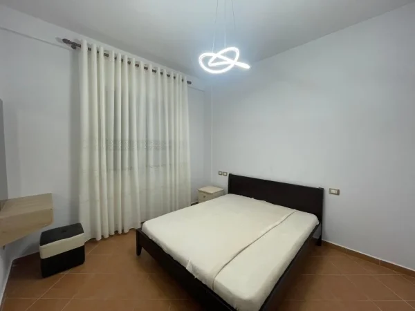 Tirane, jepet me qera apartament 1+1+Ballkon Kati 1, 60 m² 400 € (Inxhinieria Ndertimit)