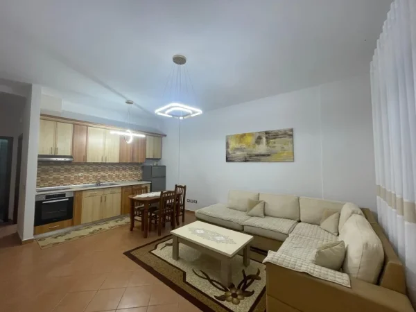 Tirane, jepet me qera apartament 1+1+Ballkon Kati 1, 60 m² 400 € (Inxhinieria Ndertimit)