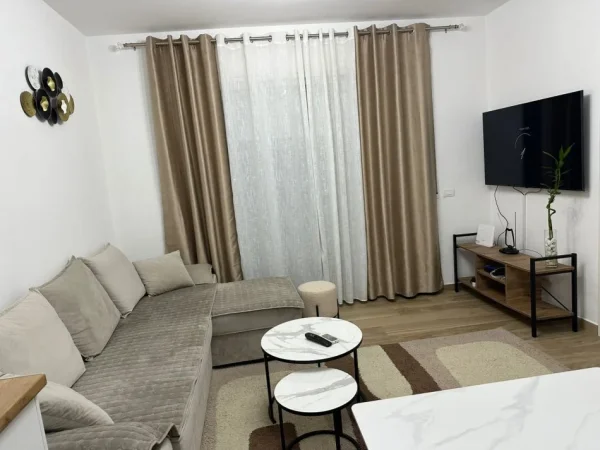 Jepet me qera apartament 2+1 Kati 7, 84 m² 400 € (Univers City)