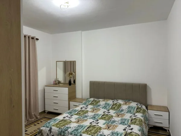 Jepet me qera apartament 2+1 Kati 7, 84 m² 400 € (Univers City)