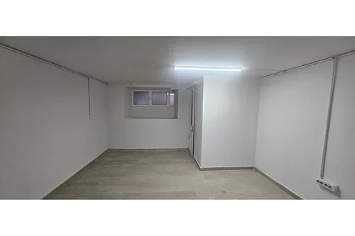 Tirane, jepet me qera dyqan Kati -1, 20 m² 300 € (Pallatet Moskat)