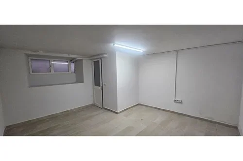 Tirane, jepet me qera dyqan Kati -1, 20 m² 300 € (Pallatet Moskat)