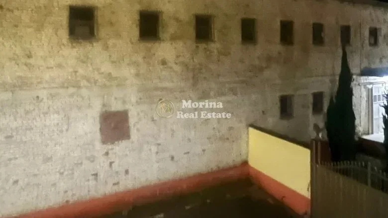 Tirane, jepet me qera ambjent biznesi Kati 1, 414 m² 1.000 € (Rruga e Arbrit)