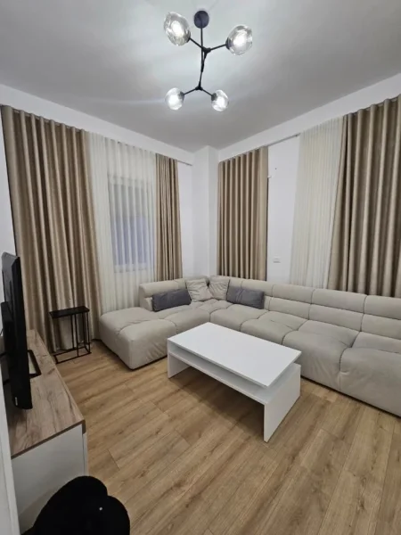 Tirane, jepet me qera apartament 3 Katshe , 170 m² 2.500 € 