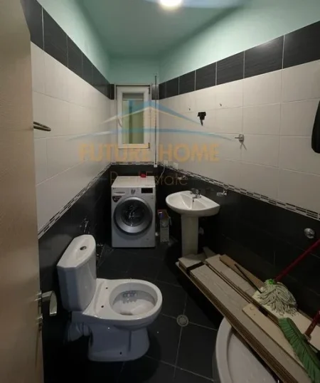 Tirane, jepet me qera apartament 2+1+Ballkon Kati 2, 108 m² 800 € (Kopshti Botanik)