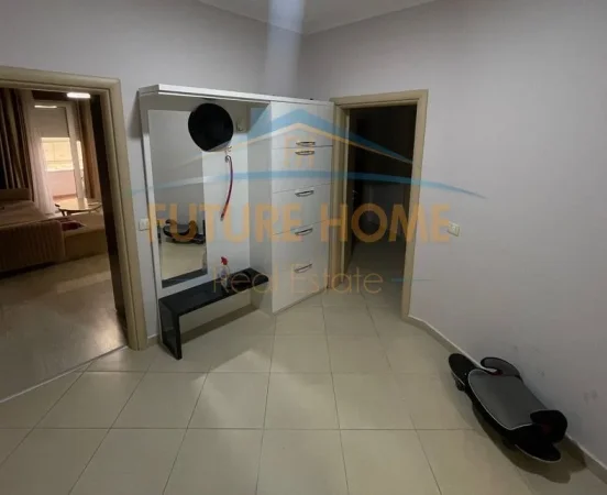 Tirane, jepet me qera apartament 2+1+Ballkon Kati 2, 108 m² 800 € (Kopshti Botanik)