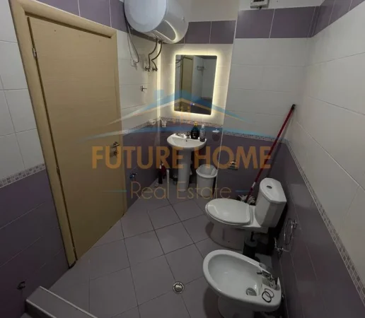 Tirane, jepet me qera apartament 2+1+Ballkon Kati 2, 108 m² 800 € (Kopshti Botanik)