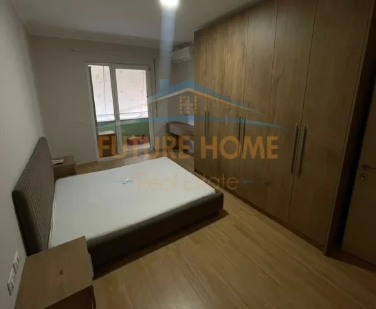 Tirane, jepet me qera apartament 2+1+Ballkon Kati 2, 108 m² 800 € (Kopshti Botanik)