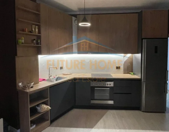 Tirane, jepet me qera apartament 2+1+Ballkon Kati 2, 108 m² 800 € (Kopshti Botanik)