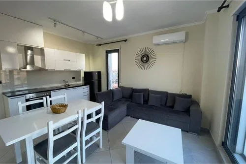 Tirane, jepet me qera apartament 1+1+Ballkon Kati 7, 55 m² 500 € (Universiteti Mjekesise)