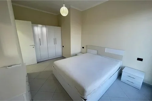 Tirane, jepet me qera apartament 1+1+Ballkon Kati 7, 55 m² 500 € (Universiteti Mjekesise)