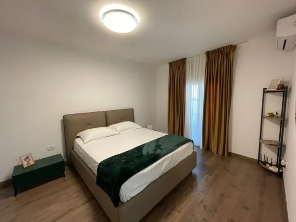 Tirane, jepet me qera apartament 1+1+Ballkon Kati 2, 47 m² 600 € (21 Dhjetori)