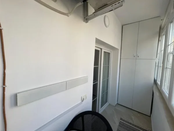 Tirane, jepet me qera apartament 1+1+Ballkon Kati 2, 47 m² 600 € (21 Dhjetori)