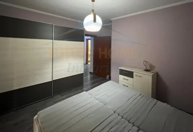 Tirane, jepet me qera apartament 2+1+Ballkon Kati 6, 103 m² 1.000 € (Rruga e Elbasanit, Ambasada Amerikane)