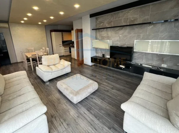 Tirane, jepet me qera apartament 2+1+Ballkon Kati 6, 103 m² 1.000 € (Rruga e Elbasanit, Ambasada Amerikane)