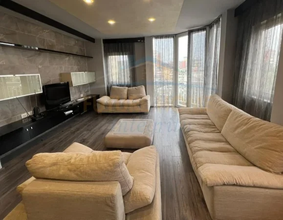 Tirane, jepet me qera apartament 2+1+Ballkon Kati 6, 103 m² 1.000 € (Rruga e Elbasanit, Ambasada Amerikane)