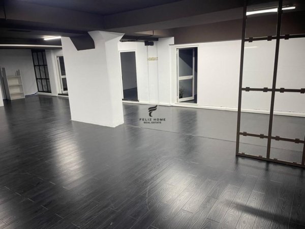 Tirane, jepet me qera dyqan Kati 1, 350 m² 4.000 € (SHESHI WILLSON)