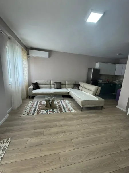 Tirane, jepet me qera apartament 2+1 Kati 4, 100 m² 480 € (Fresku)