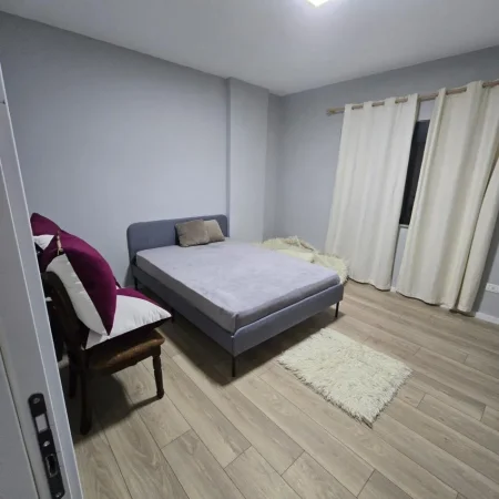 Tirane, jepet me qera apartament 2+1 Kati 4, 100 m² 480 € (Fresku)