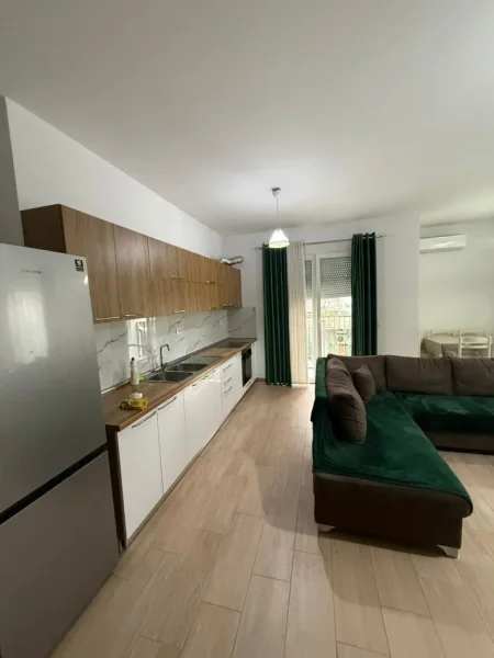 Tirane, jepet me qera apartament 2+1 Kati 1, 90 m² 750 € (Don Bosko)