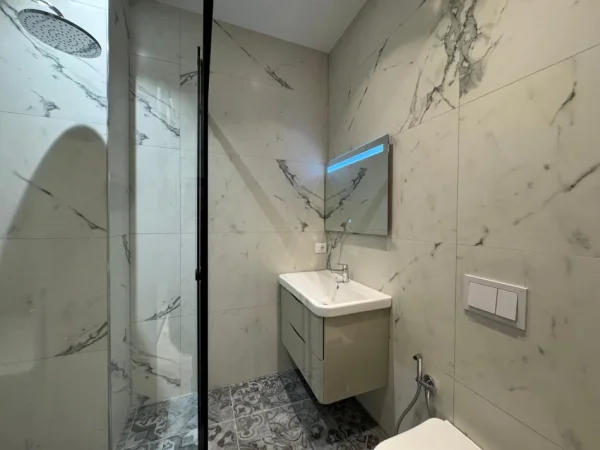 Tirane, jap me qera apartament 1+1 Kati 3, 50 m² 650 € (Myslym Shyr)