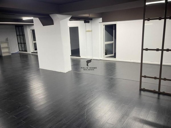 Tirane, jepet me qera zyre Kati 1, 350 m² 4.000 € (SHESHI WILLSON)