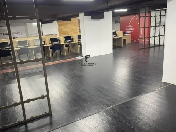 Tirane, jepet me qera zyre Kati 1, 350 m² 4.000 € (SHESHI WILLSON)