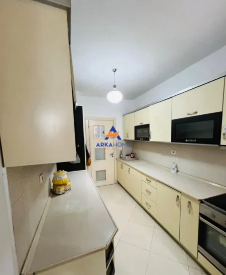 Tirane, jepet me qera apartament 3+1+Ballkon Kati 3, 125 m² 680 € 