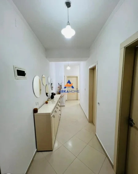 Tirane, jepet me qera apartament 3+1+Ballkon Kati 3, 125 m² 680 € 