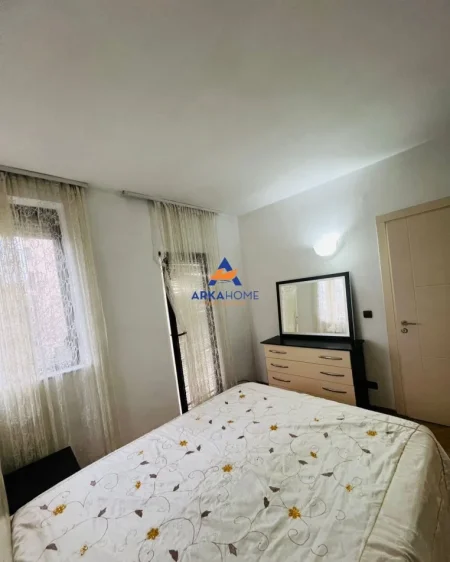 Tirane, jepet me qera apartament 3+1+Ballkon Kati 3, 125 m² 680 € 