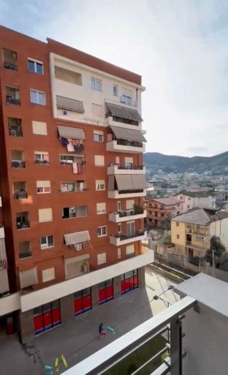 Tirane, jepet me qera apartament 2+1 Kati 4, 100 m² 600 € (Golden Park, Amerikan 3)