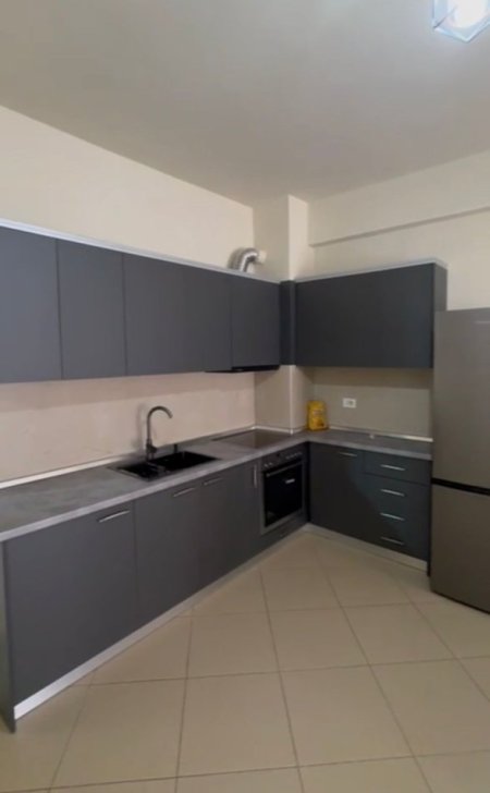 Tirane, jepet me qera apartament 2+1 Kati 4, 100 m² 600 € (Golden Park, Amerikan 3)