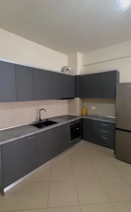 Tirane, jepet me qera apartament 2+1 Kati 4, 100 m² 600 € (Golden Park, Amerikan 3)