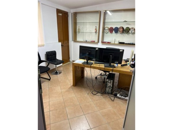 Qera, Ambient Komercial, Ish Parku I autobuzave