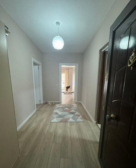 Tirane, jepet me qera apartament 2+1 Kati 4, 100 m² 480 € (FRESKU)