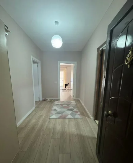 Tirane, jepet me qera apartament 2+1 Kati 4, 100 m² 480 € (FRESKU)