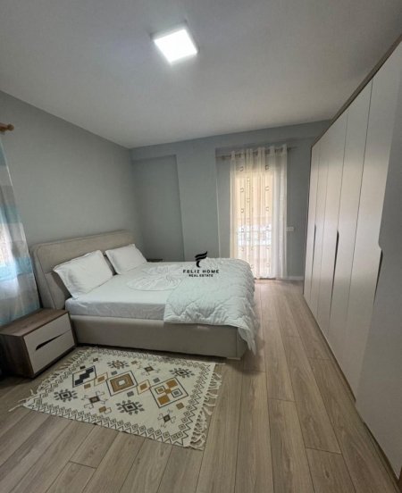 Tirane, jepet me qera apartament 2+1 Kati 4, 100 m² 480 € (FRESKU)
