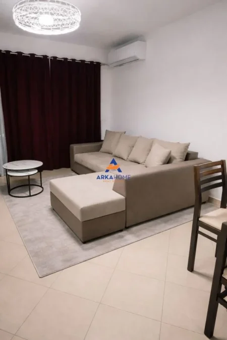 Tirane, jepet me qera apartament 2+1+Ballkon Kati 4, 91 m² 623 €