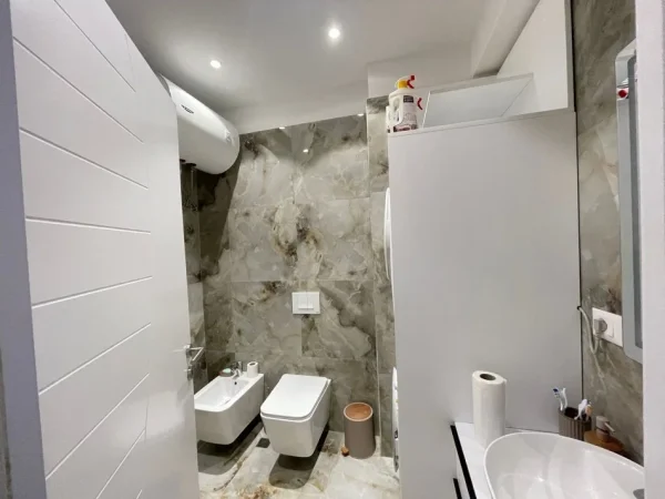 Tirane, jepet me qera apartament 1+1 Kati 9, 55 m² 500 € (Rruga Kokonozeve)