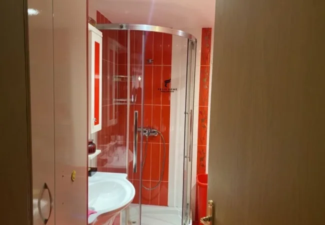 Tirane, jepet me qera apartament 2+1 Kati 4, 112 m² 700 € (LIQENI I THATE)