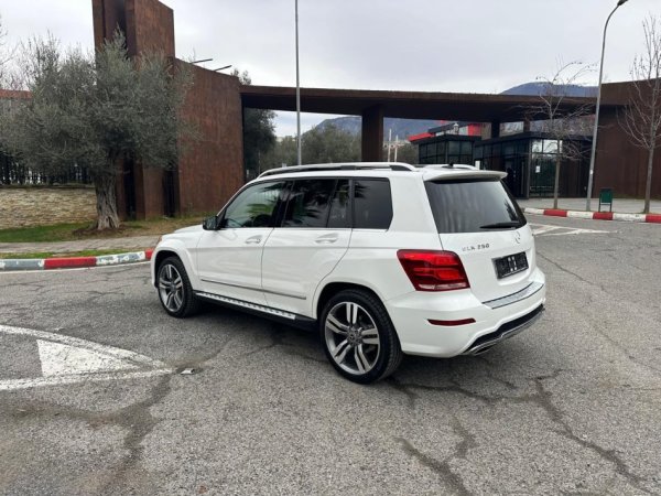 Tirane, shes SUV MERCEDES BENZ GLK FULL OPTION 250 Nafte, e bardhë automatik Klima 190.000 km