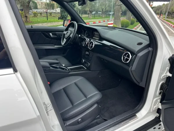 Tirane, shes SUV MERCEDES BENZ GLK FULL OPTION 250 Nafte, e bardhë automatik Klima 190.000 km